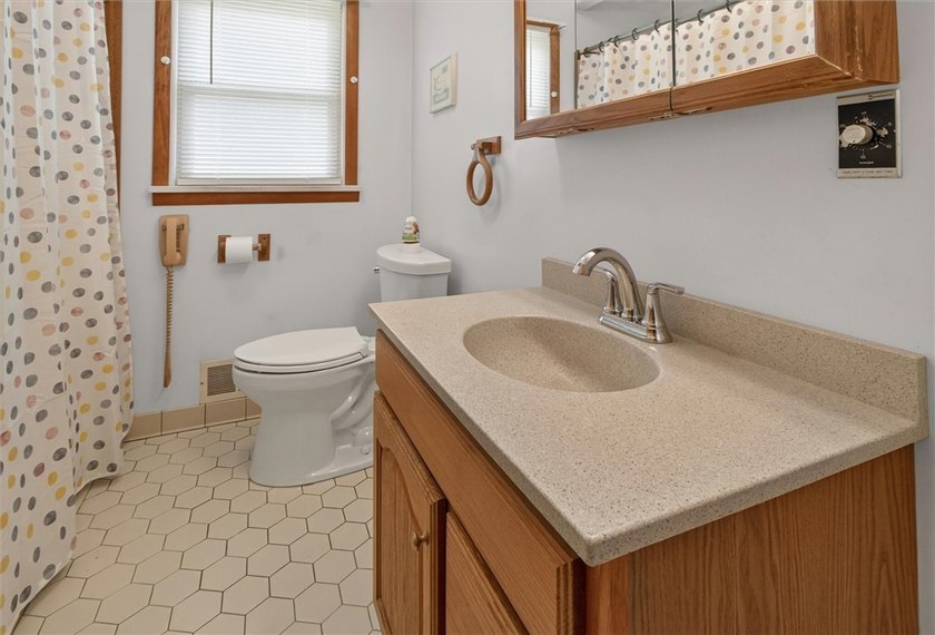 Welcome to this comfortable raised ranch in a very convenient - photo 22