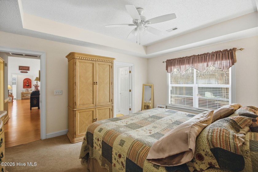 Welcome to Oak Ridge Plantation, where coastal convenience meets - photo 22