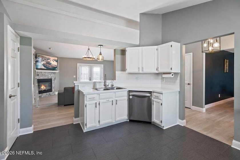 Welcome home to this beautifully updated, move-in ready - photo 22