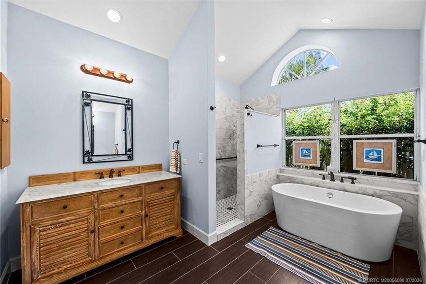 Luxury Living in Harbour Ridge Country Club! Renovated and - photo 23