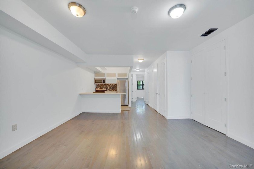 Exceptional opportunity to acquire a comprehensively renovated - photo 27