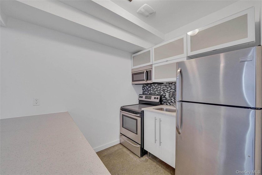 Exceptional opportunity to acquire a comprehensively renovated - photo 32