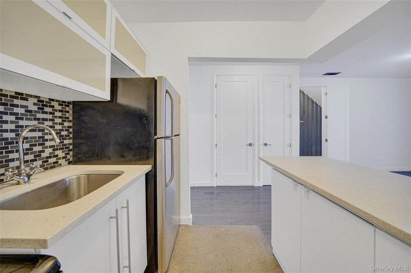 Exceptional opportunity to acquire a comprehensively renovated - photo 33