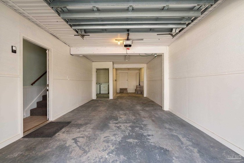 BOATER'S PARADISE &amp; LOW MONTHLY HOA DUES!! Dockside Villas is a - photo 3