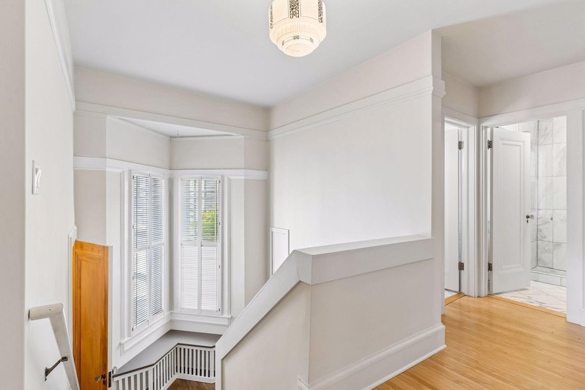 Discover the endless charm of this beautifully preserved 1923 - photo 34