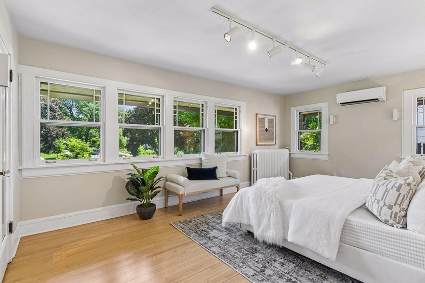 Discover the endless charm of this beautifully preserved 1923 - photo 35