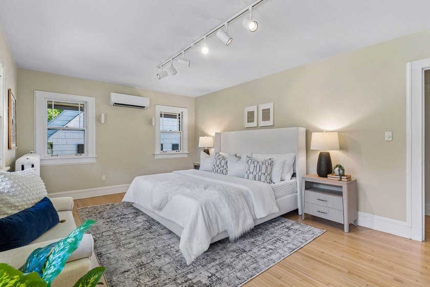 Discover the endless charm of this beautifully preserved 1923 - photo 36