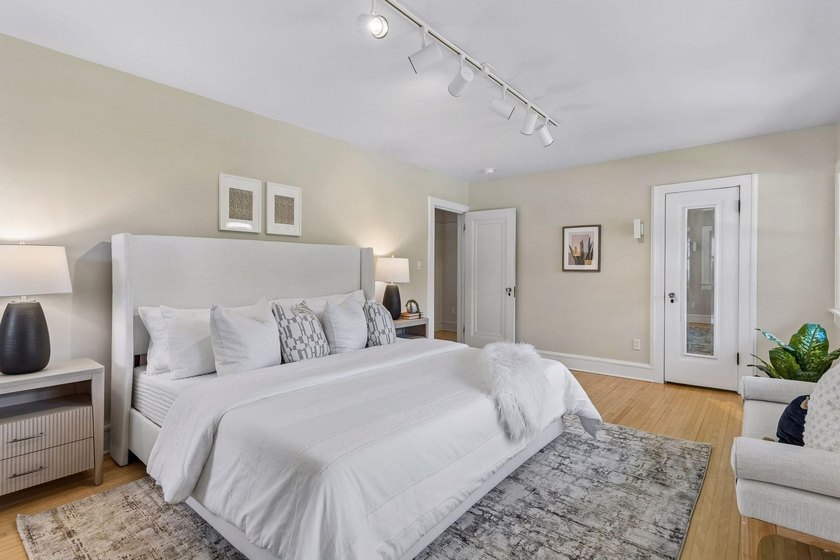 Discover the endless charm of this beautifully preserved 1923 - photo 37