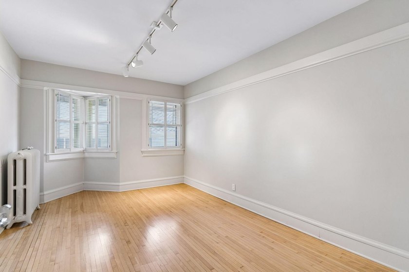 Discover the endless charm of this beautifully preserved 1923 - photo 38