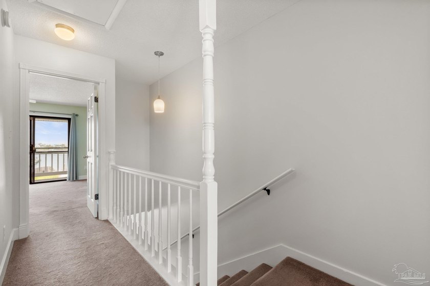 BOATER'S PARADISE &amp; LOW MONTHLY HOA DUES!! Dockside Villas is a - photo 10