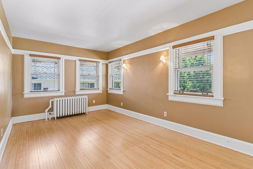 Discover the endless charm of this beautifully preserved 1923 - photo 40