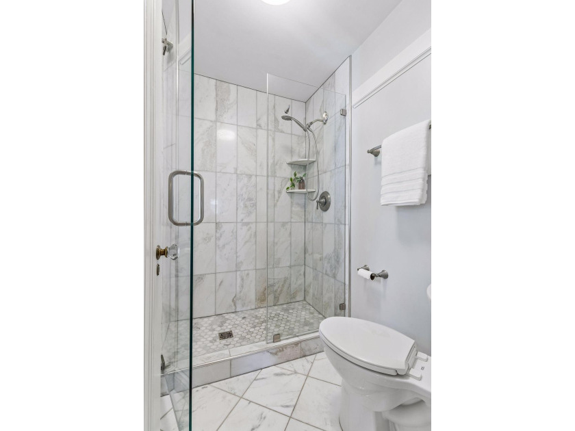 Discover the endless charm of this beautifully preserved 1923 - photo 43