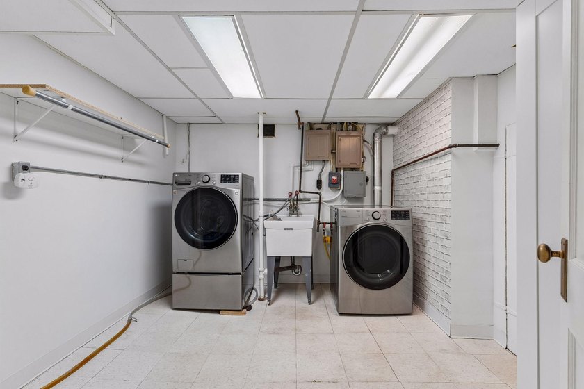 Discover the endless charm of this beautifully preserved 1923 - photo 48