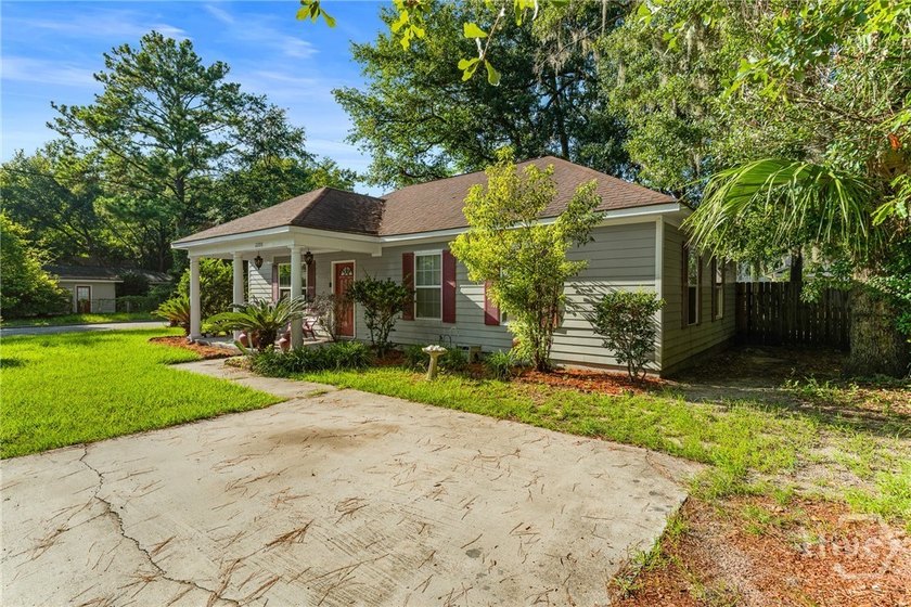 Welcome to Savannah's Eastside. This is a cute and comfortable - photo 3