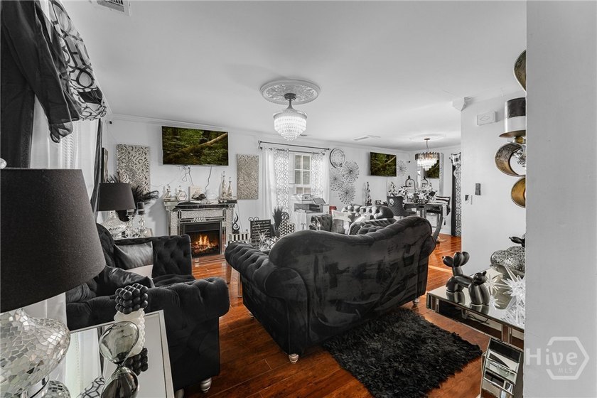 Welcome to Savannah's Eastside. This is a cute and comfortable - photo 5