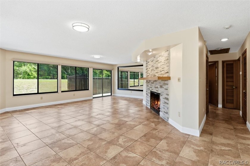 Experience waterfront living with the feel of a year-round - photo 11
