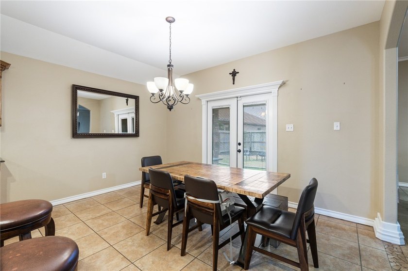Huge Price Cut! Welcome home to this well maintained 4-bedroom - photo 12