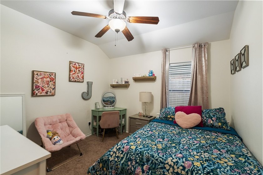 Huge Price Cut! Welcome home to this well maintained 4-bedroom - photo 16