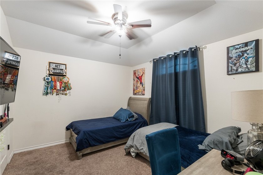 Huge Price Cut! Welcome home to this well maintained 4-bedroom - photo 18