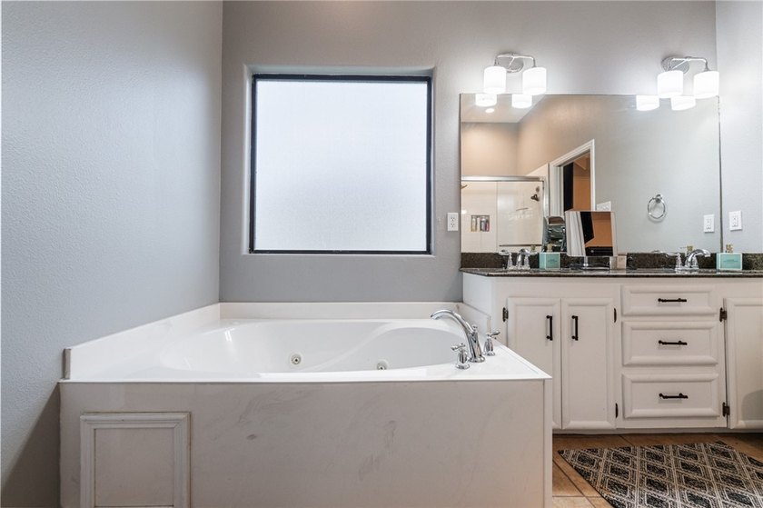Huge Price Cut! Welcome home to this well maintained 4-bedroom - photo 23