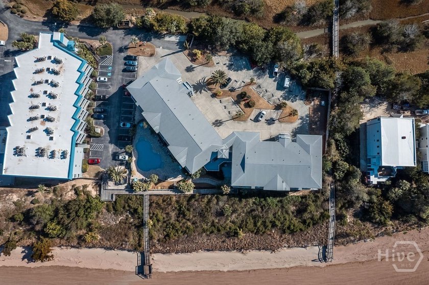 Enjoy coastal living in this recently updated beachside Tybee - photo 8