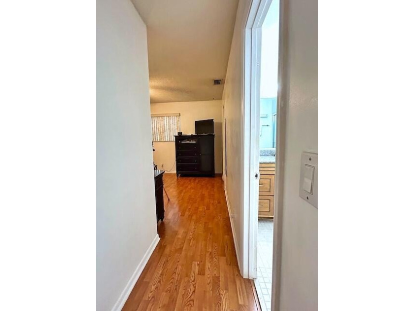 Beautiful home perfect for first-time buyers! This 3 bedroom - photo 19