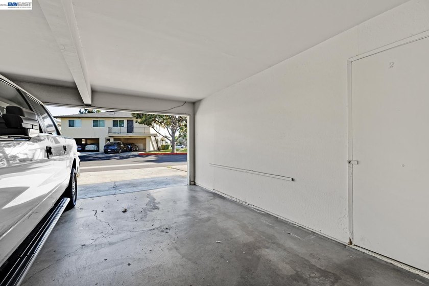 Welcome to this beautifully maintained 2 bedroom, 1 bath - photo 22