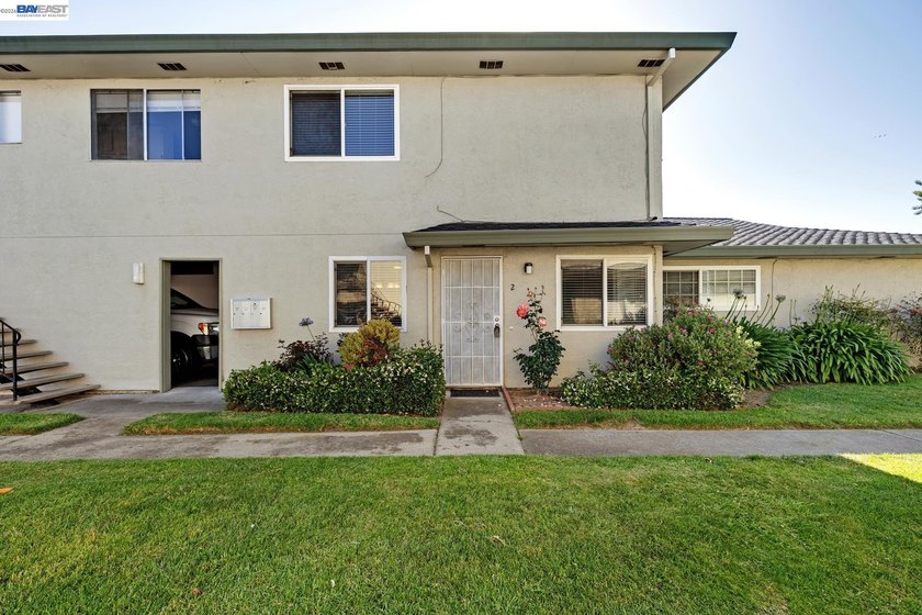 Welcome to this beautifully maintained 2 bedroom, 1 bath - photo 23