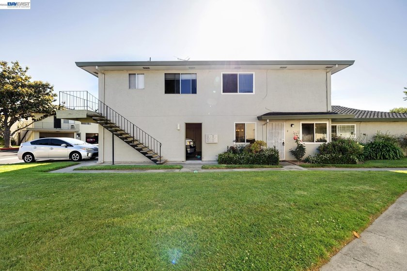 Welcome to this beautifully maintained 2 bedroom, 1 bath - photo 24