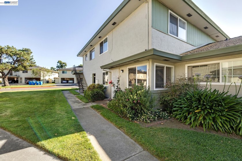 Welcome to this beautifully maintained 2 bedroom, 1 bath - photo 25