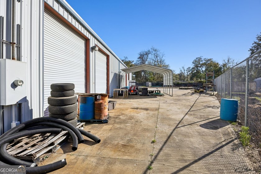 A great value in a Live/Work property ideally located in - photo 38