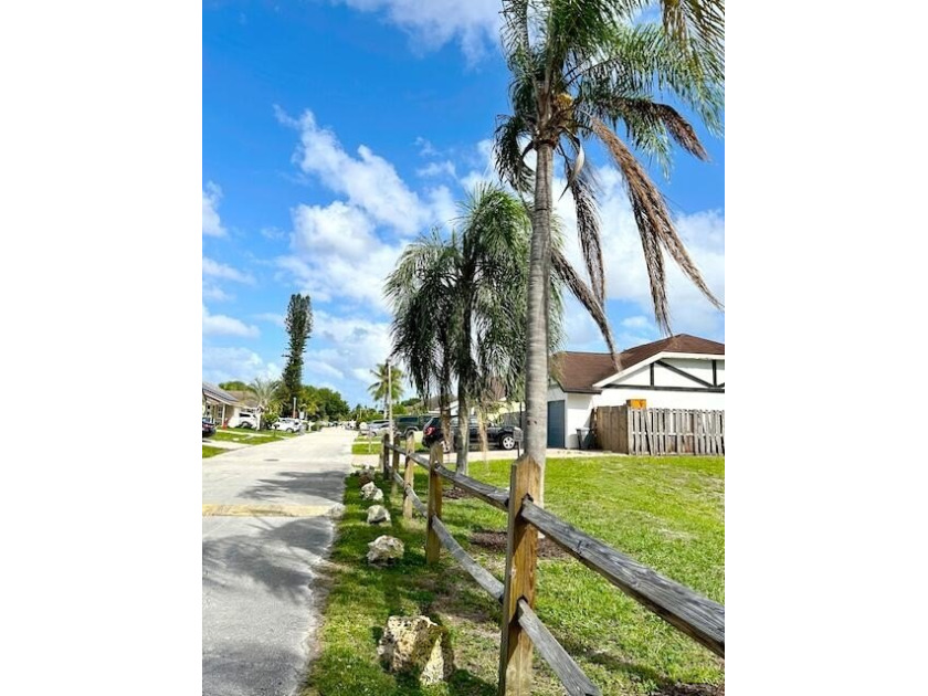 Beautiful home perfect for first-time buyers! This 3 bedroom - photo 41