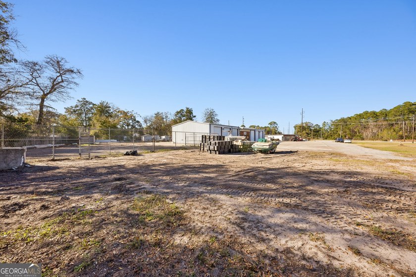A great value in a Live/Work property ideally located in - photo 43