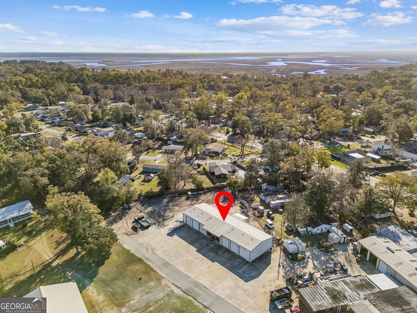 A great value in a Live/Work property ideally located in - photo 47