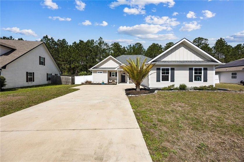 NEARLY NEW 3-BEDROOM HOME IN VICTORIA LANDING! IF YOU'RE LOOKING - photo 3