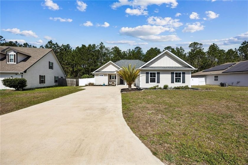 NEARLY NEW 3-BEDROOM HOME IN VICTORIA LANDING! IF YOU'RE LOOKING - photo 5