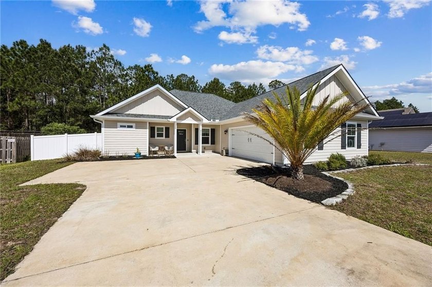 NEARLY NEW 3-BEDROOM HOME IN VICTORIA LANDING! IF YOU'RE LOOKING - photo 6