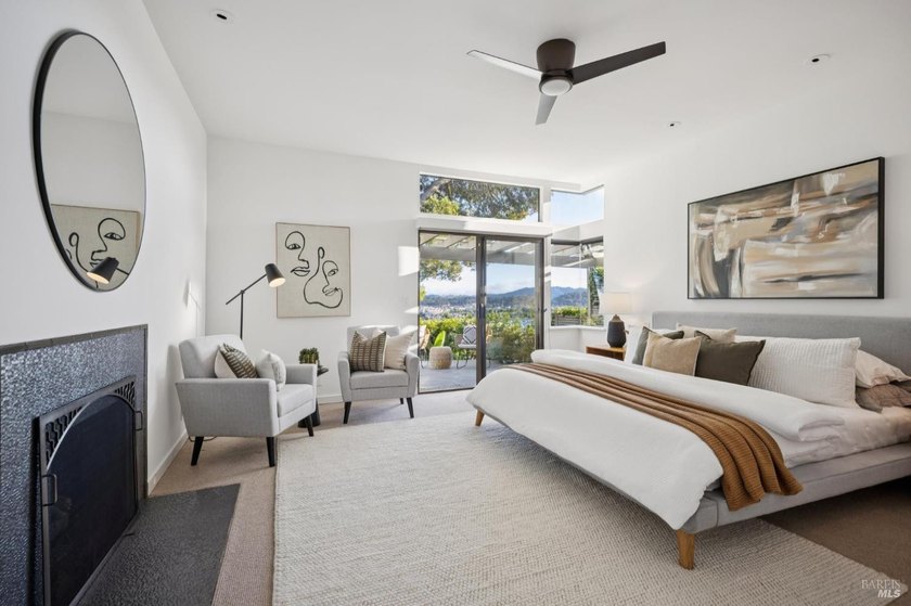 A single-level home, with 180 degree views, in a gated community - photo 12