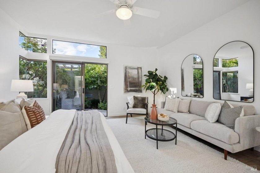 A single-level home, with 180 degree views, in a gated community - photo 14