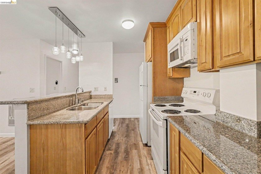 Updated single-level condo in one of Oakland's most convenient - photo 14