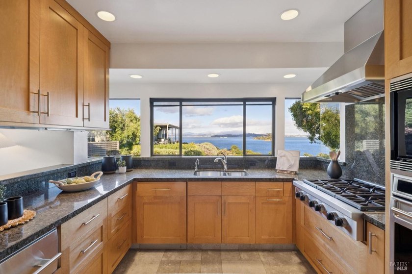 A single-level home, with 180 degree views, in a gated community - photo 17