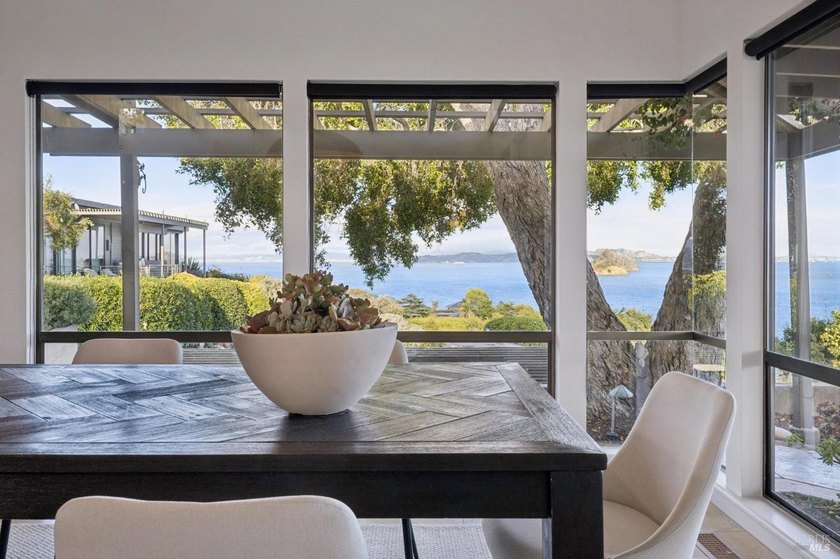 A single-level home, with 180 degree views, in a gated community - photo 18