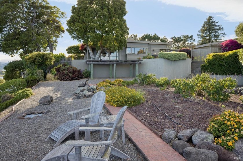 A single-level home, with 180 degree views, in a gated community - photo 21