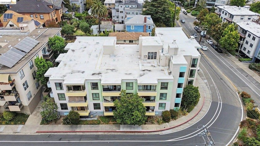 Updated single-level condo in one of Oakland's most convenient - photo 25