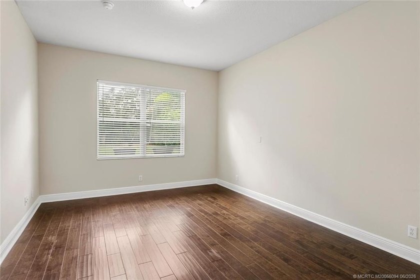 Size matters! Spacious 3,580 square foot under air pool home - photo 17