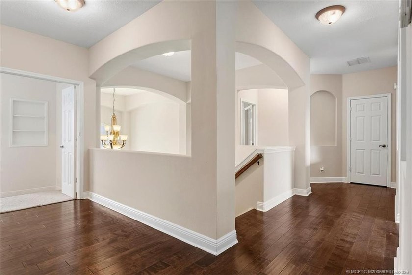 Size matters! Spacious 3,580 square foot under air pool home - photo 21