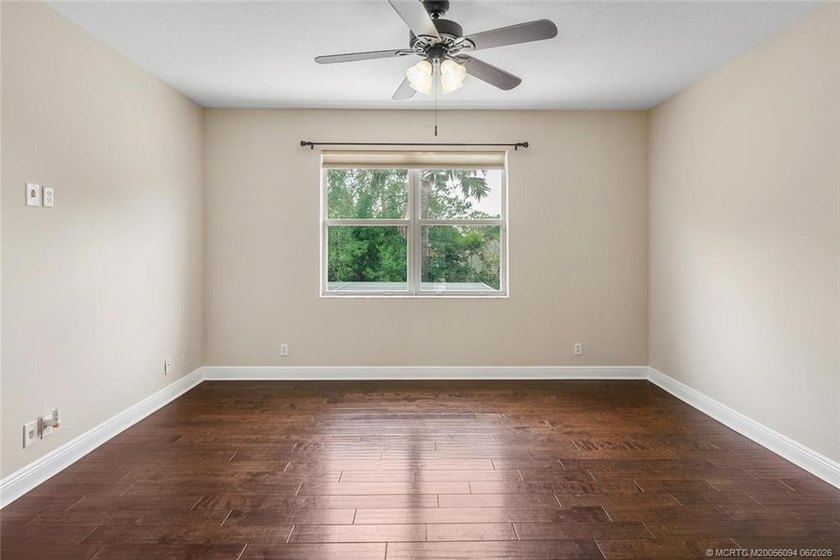 Size matters! Spacious 3,580 square foot under air pool home - photo 22