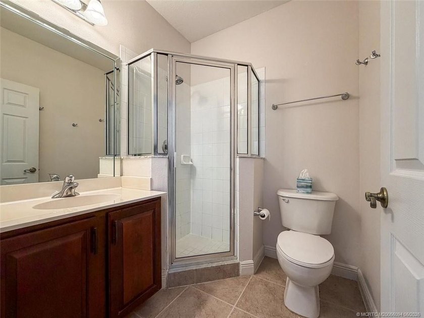 Size matters! Spacious 3,580 square foot under air pool home - photo 27