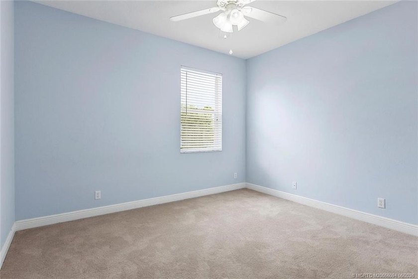 Size matters! Spacious 3,580 square foot under air pool home - photo 29