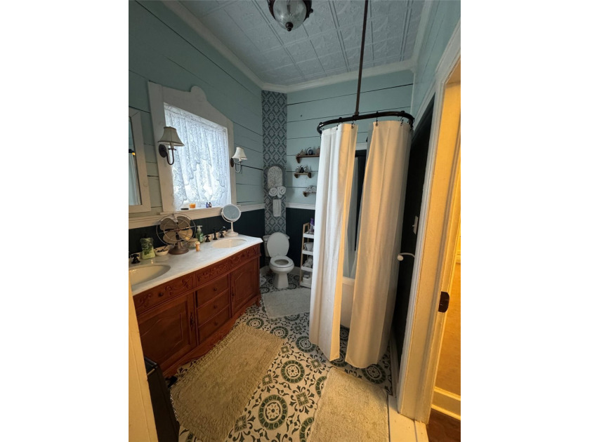Unique homestead! Great rental property! Beautifully remodeled - photo 31